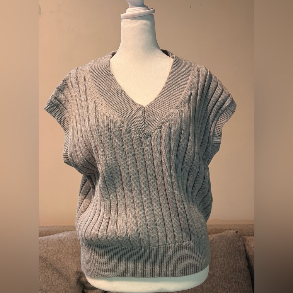 GAP Ribbed Sweater Vest - Like New!